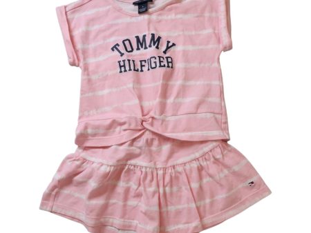 Tommy Hilfiger T-Shirt and Short Skirt Set 3T For Sale